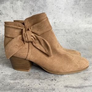 NWT Old Navy tan tie bow ankle bootie 9